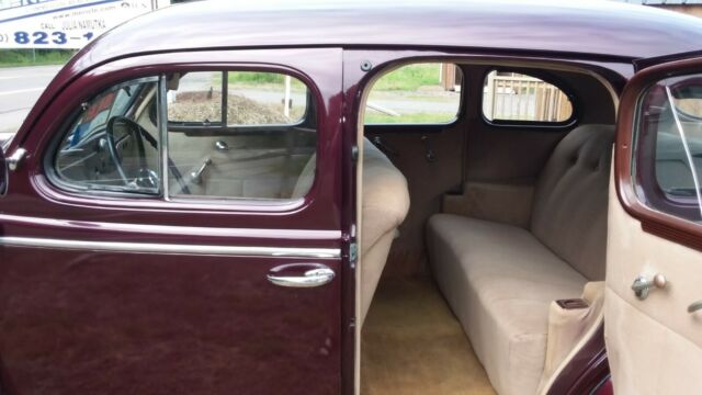 C 16 Sedan 1937 Chrysler Royal Royal