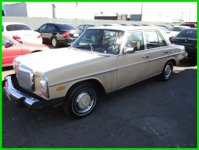 C 1975 Mercedes-Benz 240D 4-Door Sedan 4-Cylinder Diesel Automatic NO RESERVE 1975 Mercedes-Benz 200-Series