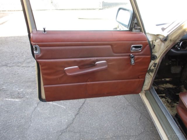 1975 Mercedes-Benz 200-Series - photo 10