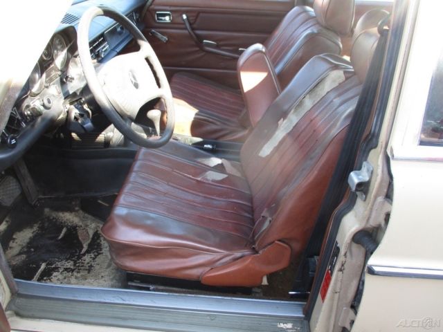 1975 Mercedes-Benz 200-Series - photo 11