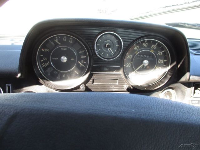 1975 Mercedes-Benz 200-Series - photo 12