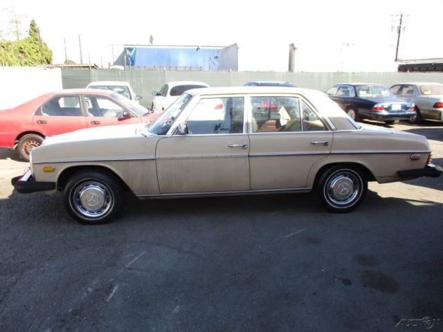1975 Mercedes-Benz 200-Series - photo 3