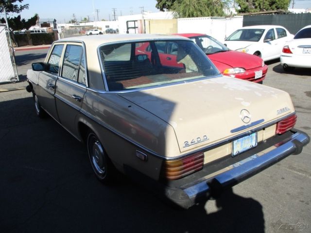 1975 Mercedes-Benz 200-Series - photo 4