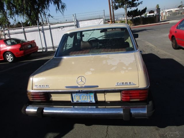1975 Mercedes-Benz 200-Series - photo 5