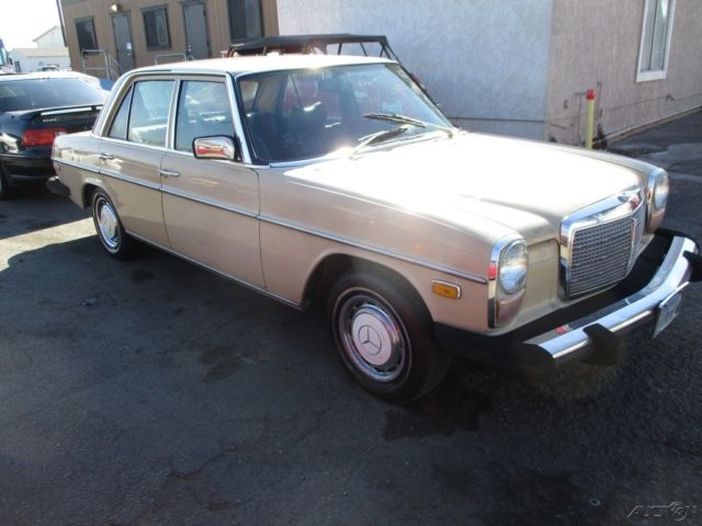 1975 Mercedes-Benz 200-Series - photo 8