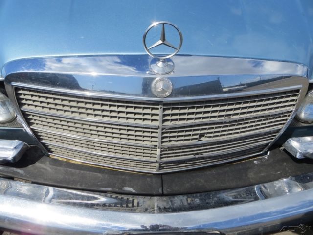 1977 Mercedes-Benz 200-Series - photo 10