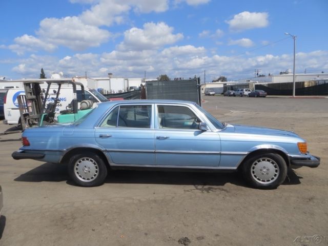 1977 Mercedes-Benz 200-Series - photo 2