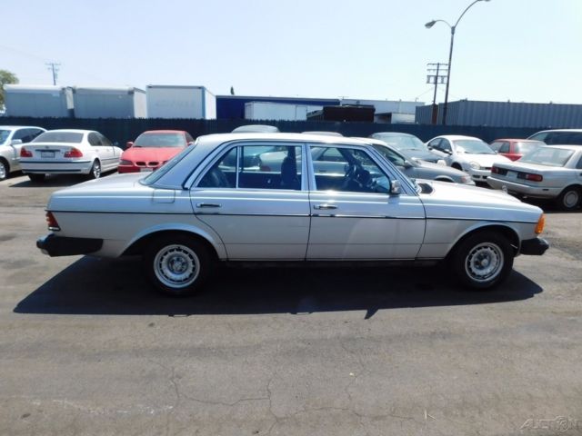 1984 Mercedes-Benz 300-Series 4 Dr Turbodiesel - photo 4