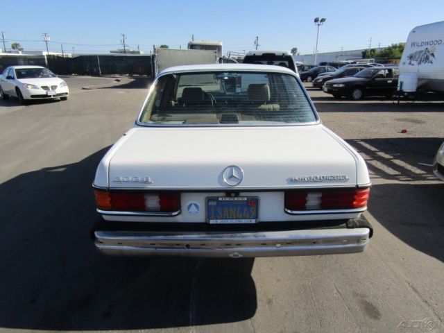 1985 Mercedes-Benz 300-Series 4 Dr Turbodiesel - photo 4