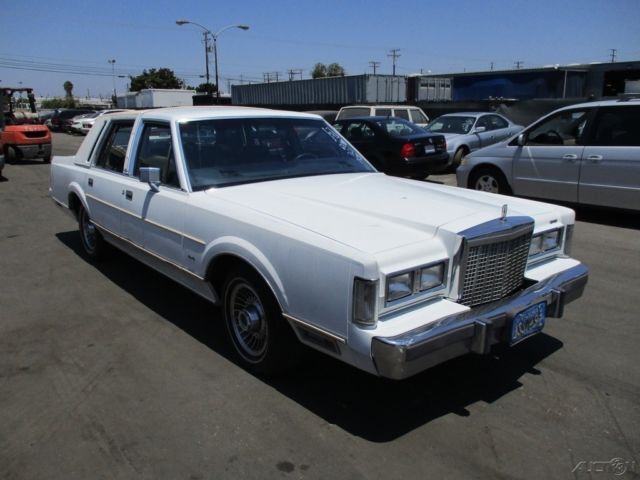 1987 Lincoln Town Car Base Sedan 4-Door - photo 6