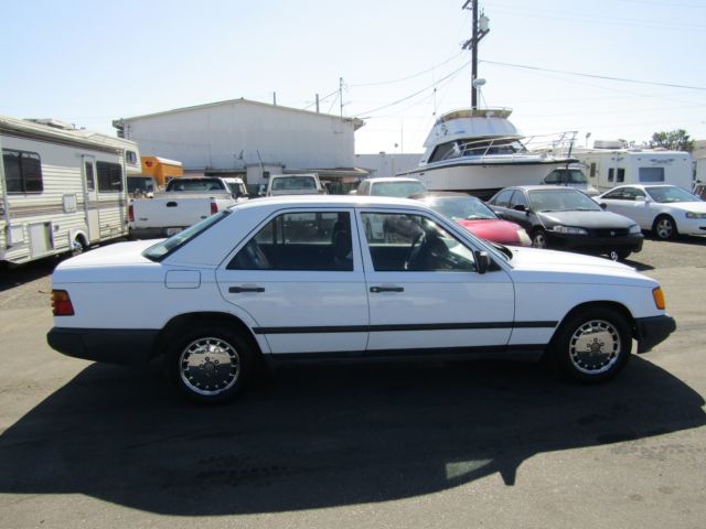 1989 Mercedes-Benz 200-Series - photo 10