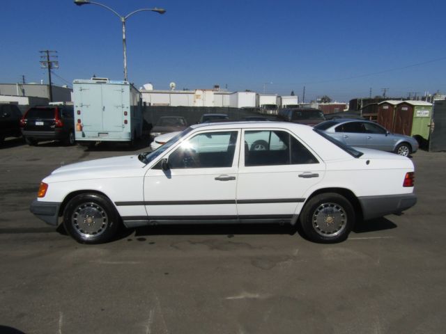 1989 Mercedes-Benz 200-Series - photo 2