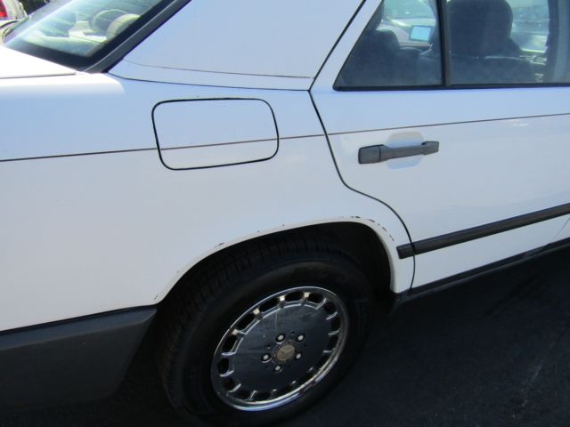 1989 Mercedes-Benz 200-Series - photo 9