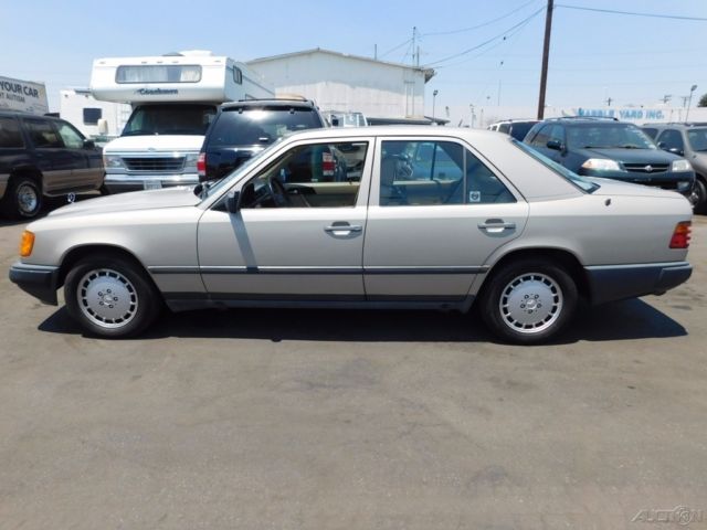 1989 Mercedes-Benz 300-Series 4 Dr - photo 3