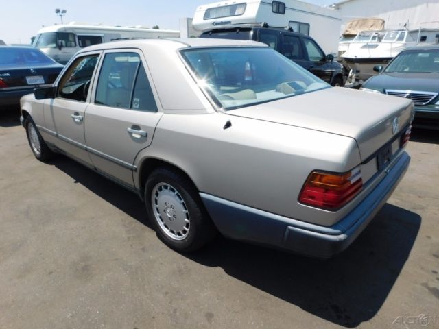 1989 Mercedes-Benz 300-Series 4 Dr - photo 4