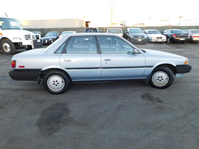 1989 Toyota Camry DLX Sedan 4-Door - photo 3