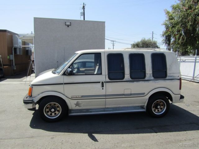 1990 GMC Safari - photo 2