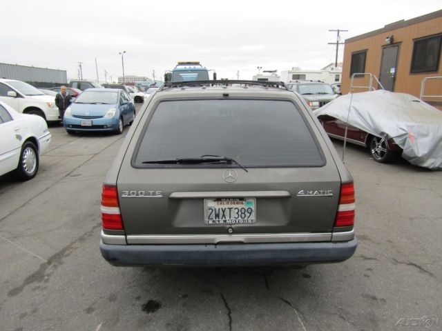 1991 Mercedes-Benz 300-Series 4 Dr 4MATIC® AWD - photo 4