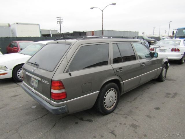 1991 Mercedes-Benz 300-Series 4 Dr 4MATIC® AWD - photo 5