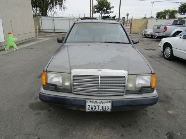 1991 Mercedes-Benz 300-Series 4 Dr 4MATIC® AWD - photo 8