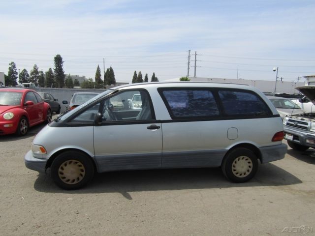 1991 Toyota Previa Deluxe - photo 2