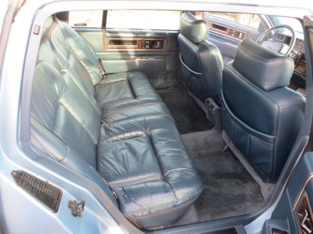 1992 Cadillac DeVille Base Sedan 4-Door - photo 12