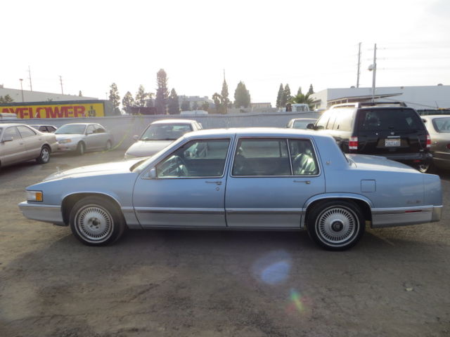 1992 Cadillac DeVille Base Sedan 4-Door - photo 2