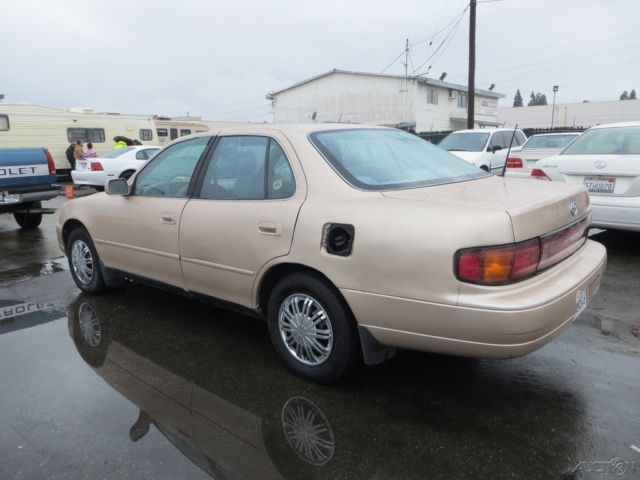 1992 Toyota Camry LE - photo 3