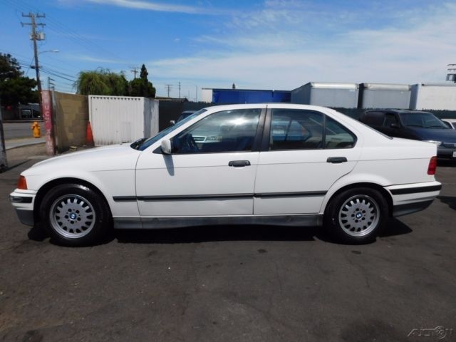 1993 BMW 3-Series i - photo 2