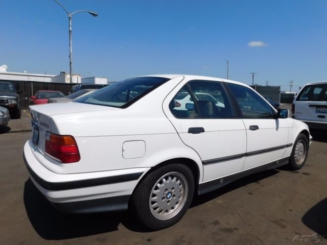 1993 BMW 3-Series i - photo 2