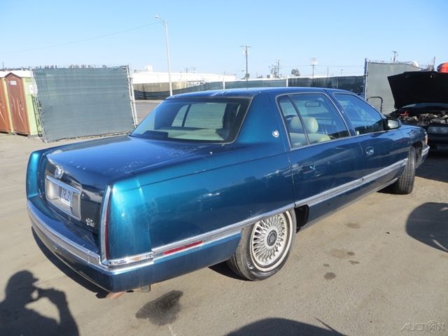1994 Cadillac DeVille Base Sedan 4-Door - photo 2