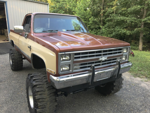 C K 10 SCOTTSDALE 468 BIG BLOCK 4X4 LIFTED EXTRA CLEAN 4 WHEEL DISC 1 TON AXLES 1986 Chevrolet C/K Pickup 1500 C K 10 Scottsdale
