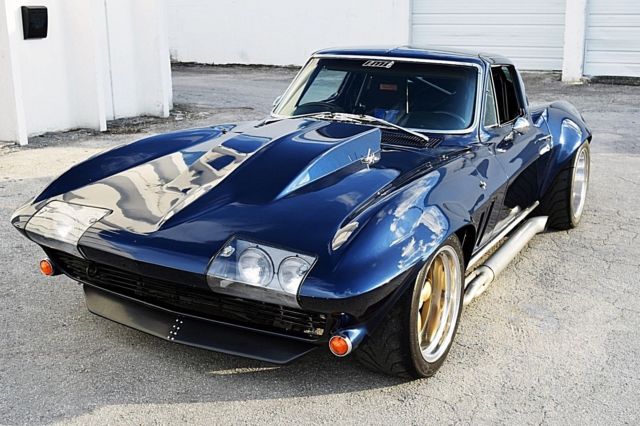 1965 Chevrolet Corvette C2 Stingray Outlaw