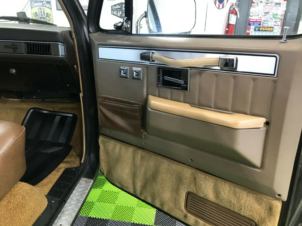 1985 Chevrolet Silverado 3500 SILVERADO - photo 10