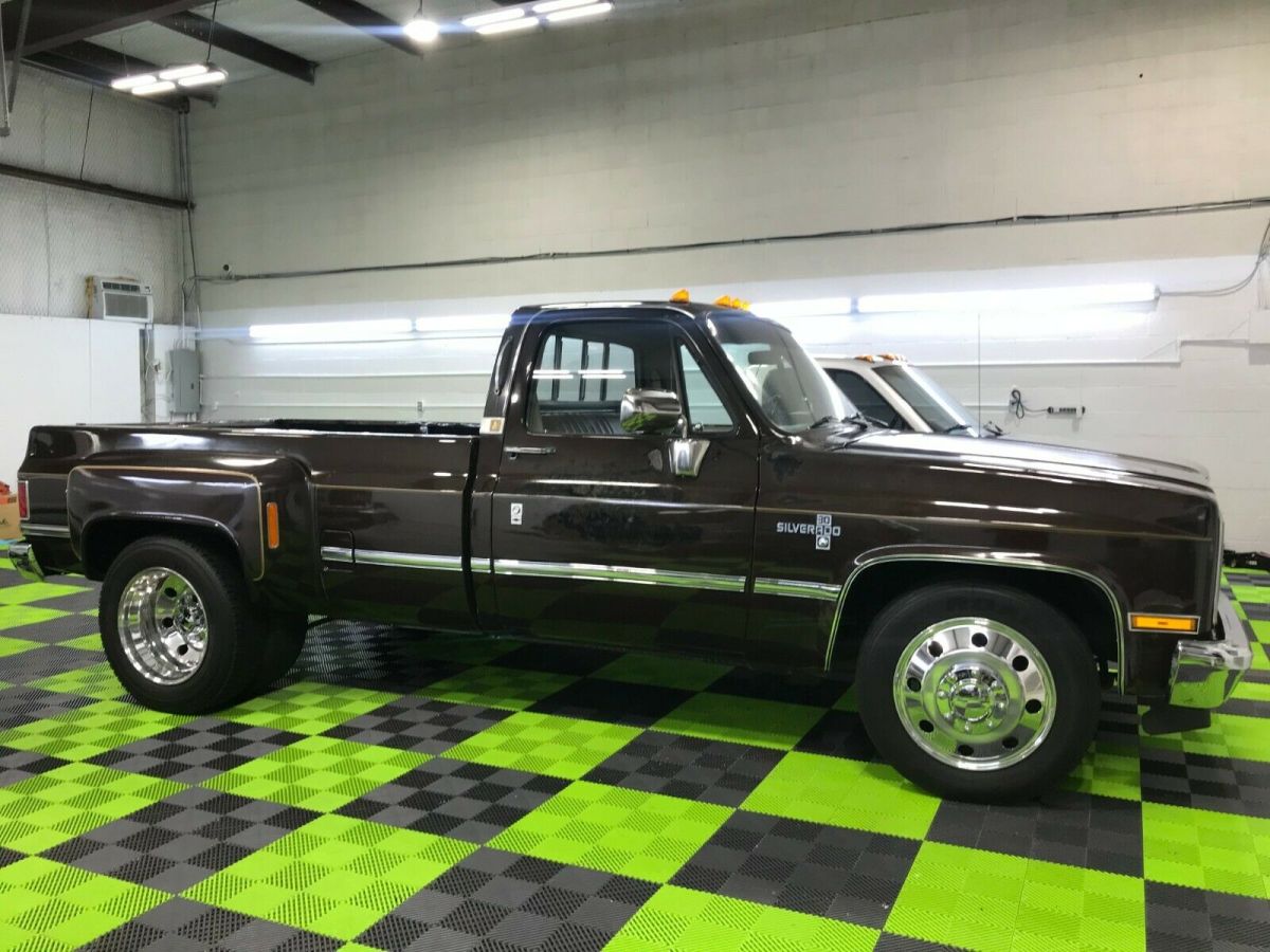 1985 Chevrolet Silverado 3500 SILVERADO - photo 2