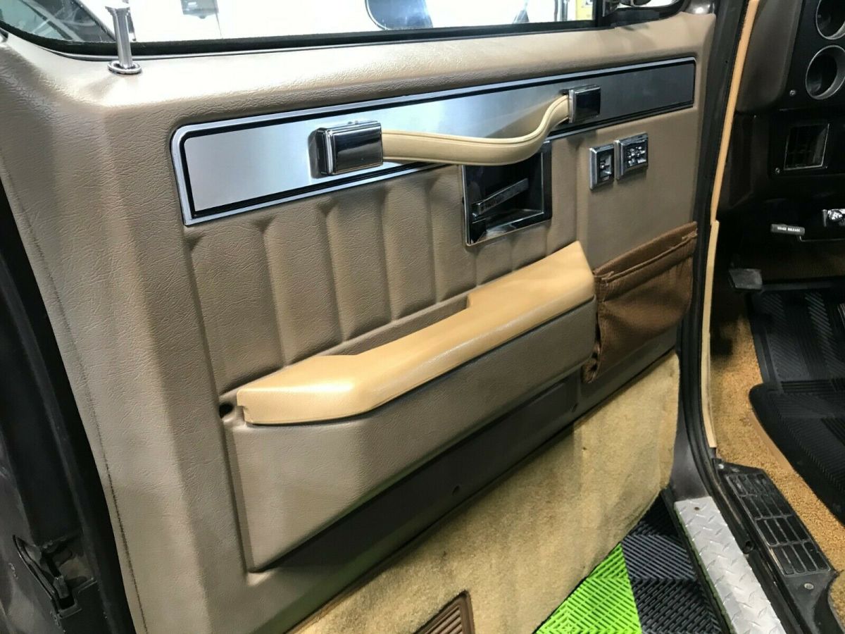 1985 Chevrolet Silverado 3500 SILVERADO - photo 8