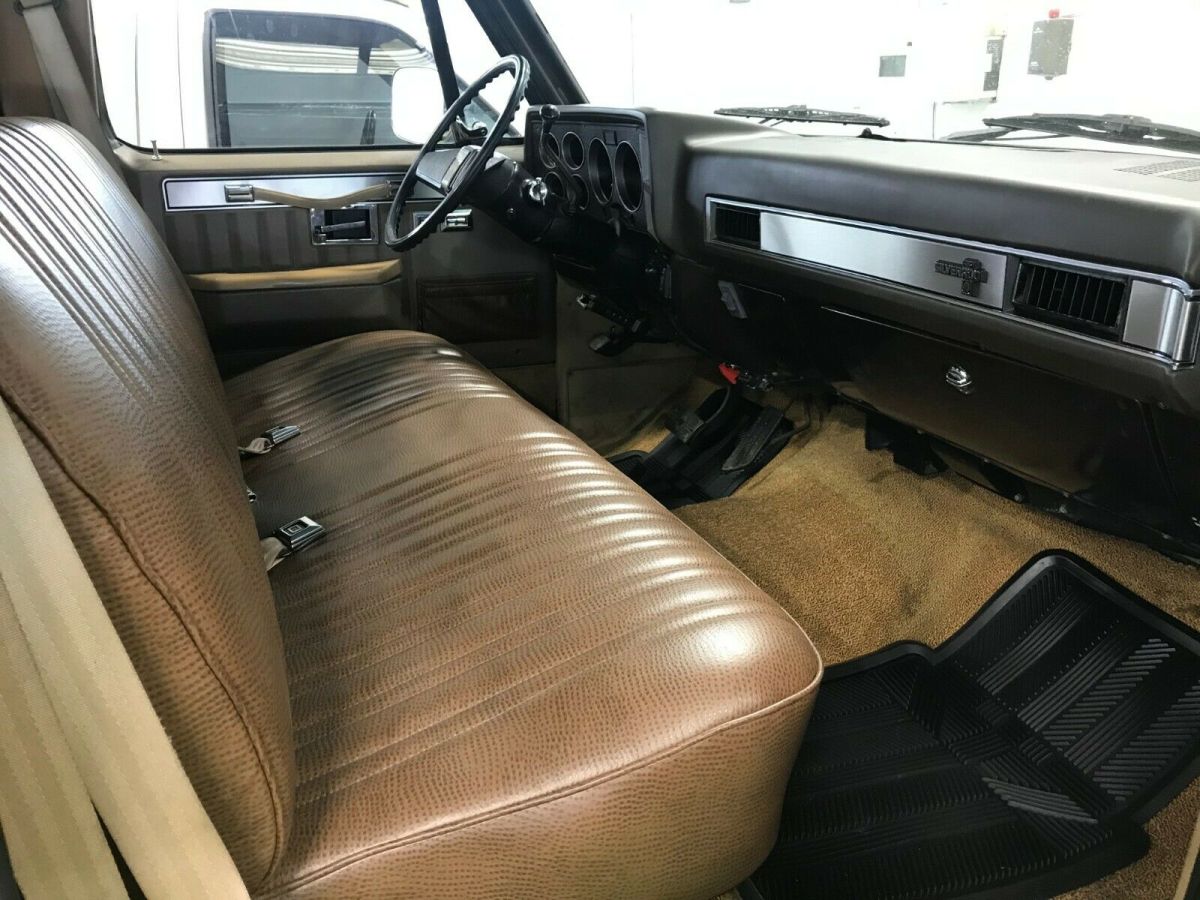 1985 Chevrolet Silverado 3500 SILVERADO - photo 9