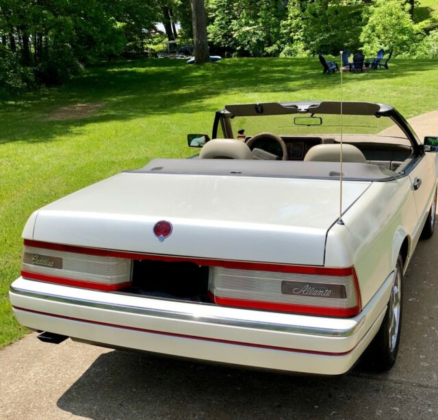 1991 Cadillac Allante Convertible - photo 2