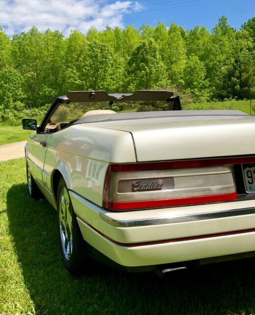 1991 Cadillac Allante Convertible - photo 4