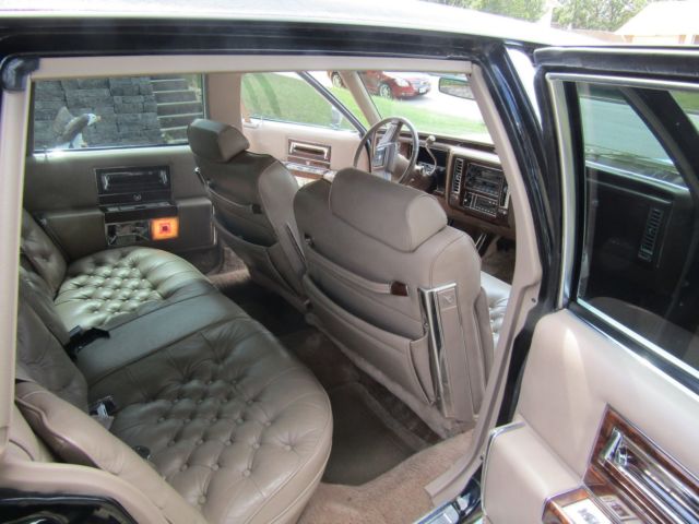 1990 Cadillac Brougham Brougham D'Elagance - photo 10