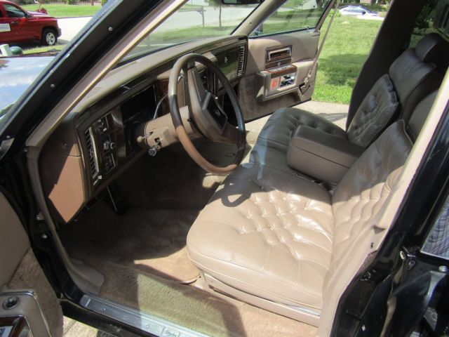 1990 Cadillac Brougham Brougham D'Elagance - photo 6