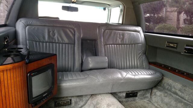 1990 Cadillac Brougham LEATHER - photo 3