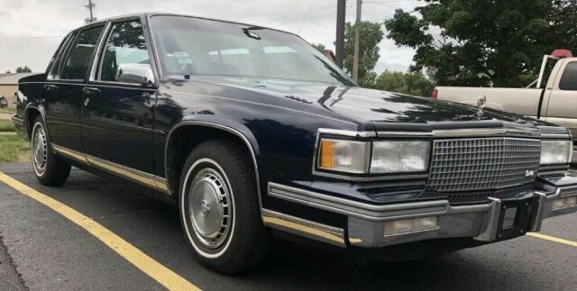 Cadillac Deville 1988 , V8 Only 10k 1988 Cadillac DeVille V8 Only 10k Original Miles