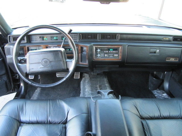1992 Cadillac DeVille seden - photo 3