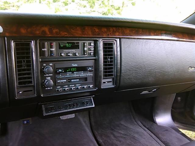 1994 Cadillac Fleetwood - photo 7