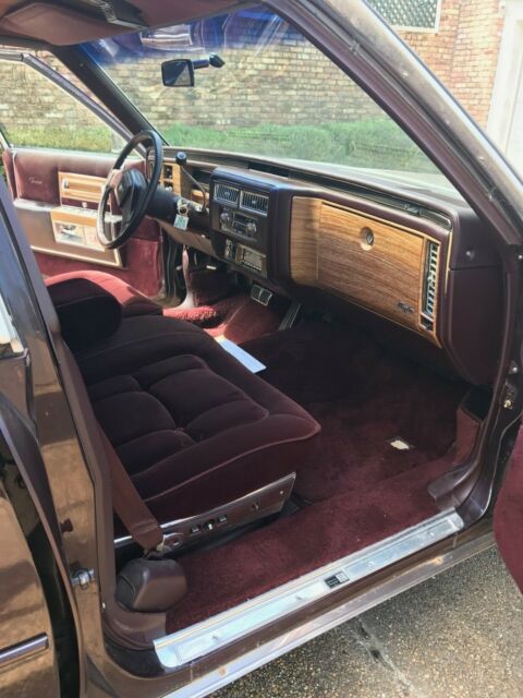 1985 Cadillac Brougham - photo 11
