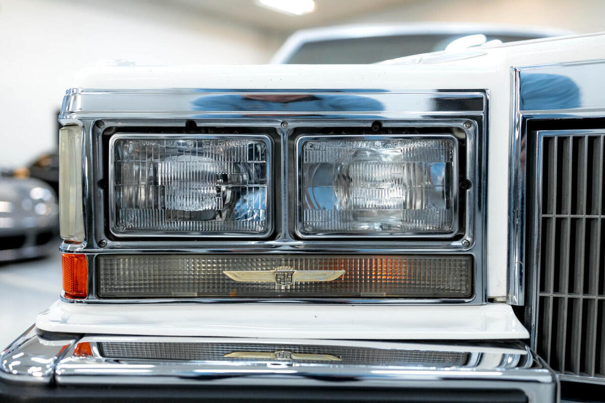 1984 Cadillac Fleetwood Brougham Sedan - photo 11