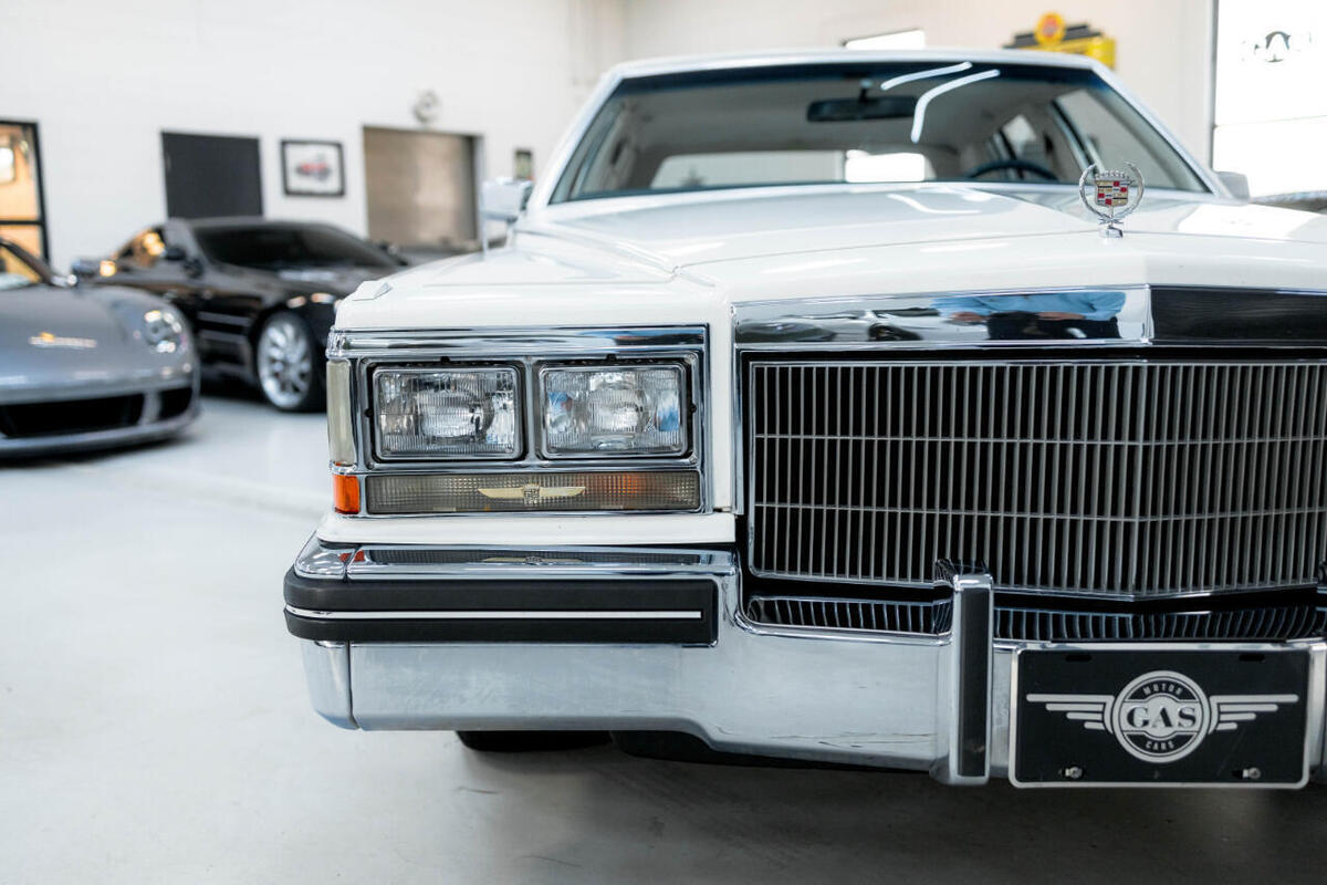 1984 Cadillac Fleetwood Brougham Sedan - photo 13