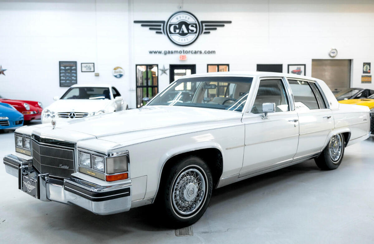 1984 Cadillac Fleetwood Brougham Sedan - photo 2