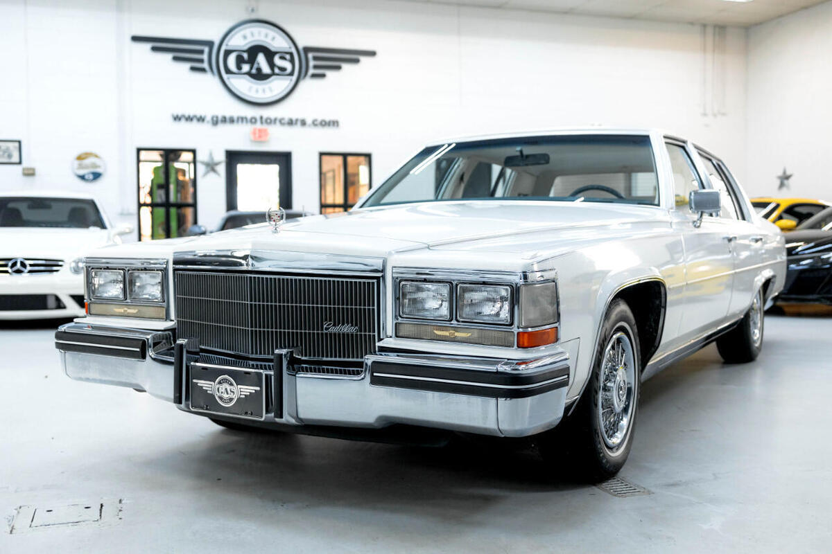 1984 Cadillac Fleetwood Brougham Sedan - photo 3